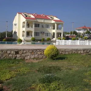 Summer Breeze Otel